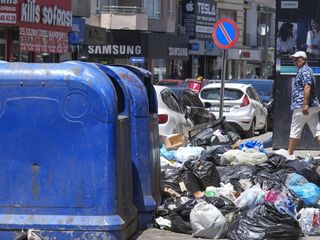 İzmir Buca'da çöp yığınları artıyor