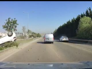 Bursa'da aracıyla kontrolden çıkarak takla attı: Kaza yapan çiftin burnu bile kanamadı