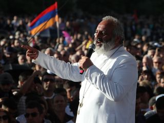 Ermenistan'da darbeci Başpsikopos tutuklandı