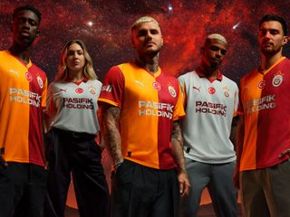 Galatasaray yeni sezon formalarını tanıttı