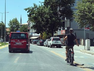Sakarya’da kendini müziğe kaptırdı, diğer sürücülerin canını tehlikeye attı