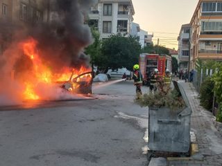 Balıkesir'de seyir halindeki otomobil yandı