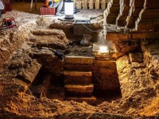 Fransa'da 400 yıllık mühürlü mezar bulundu