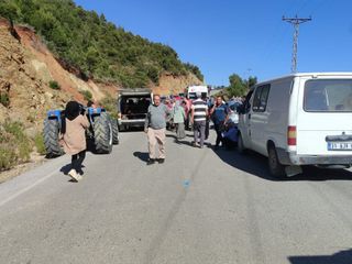 Hatay'da kontrolden çıkan otomobil uçuruma yuvarlandı