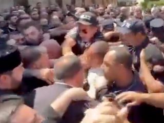 Ermenistan'da gerilim artıyor: Apostolik Kilisesi'nin merkezine operasyon düzenlendi