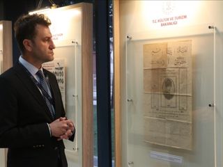 Atatürk'ün Samsun'a gelişini aynı başlıkla duyurun beş gazetenin nüshası sergileniyor
