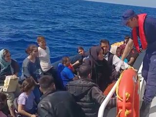 Çanakkale açıklarında 32 kaçak göçmen kurtarıldı
