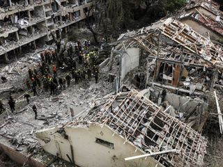 İsrail'in saldırılarında Tahran'da yaklaşık 332 bina hasar gördü