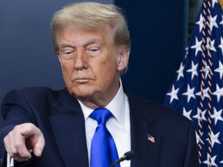 Trump’tan Hamaney’e: Onu utanç verici bir ölümden kurtardım