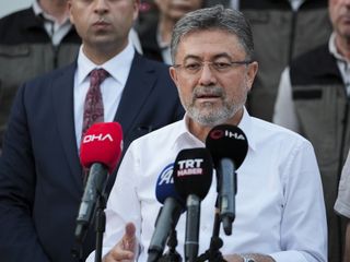 Tarım ve Orman Bakanı Yumaklı: Bugün 67 yangın çıktı, sadece biri sürüyor