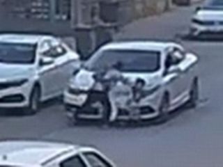 Bursa'da anne ve oğluna otomobil çarptı