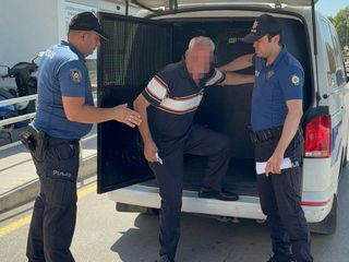 Adana'da otobüste etek altı fotoğraf çeken emekli hakime gözaltı