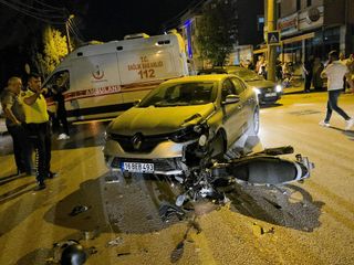 Bursa'da otomobille çarpışan motosikletin sürücüsü ağır yaralandı