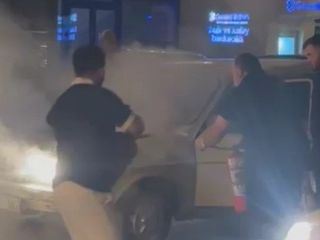 Karabük'te alev alan otomobilin yardımına vatandaşlar yetişti