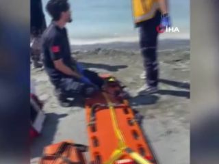 Burdur'da Salda Gölü’ne giren genç kız boğulma tehlikesi yaşadı