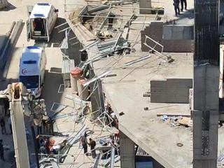 Elazığ'da inşaat iskelesi çöktü: 2 işçi yaralandı