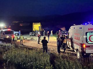Ardahan'da trafik kazası: 2 ölü, 1 yaralı