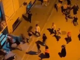 İstanbul'da iki aile arasındaki laf atma tartışmasında ortalık birbirine girdi