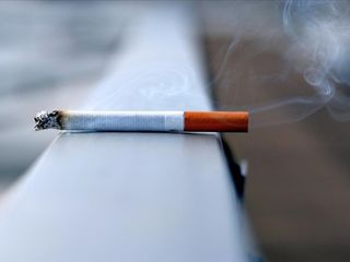Fransa'da belirlenen dış mekanlarda sigara içilmesi yasaklandı