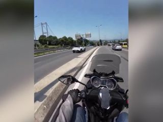İstanbul Üsküdar'da ters yönde araç kullanan kadın sürücüye ceza kesildi