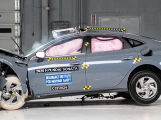 Hyundai, çarpışma testlerinde rakiplerini geride bıraktı