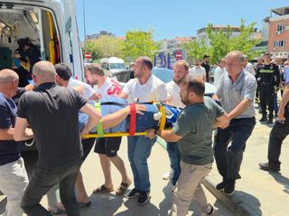 Bursa’da fren yerine gaza basan kadın yayalara çarptı