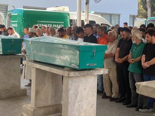 Mersin'de oto yıkamacıda ölen 4 gençten 2'si toprağa verildi