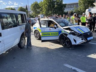 Kahramanmaraş’ta polis aracıyla minibüs çarpıştı: 4 yaralı