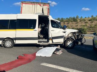 Ankara'da servis minibüsü kamyona çarptı: 1 ölü 5 yaralı