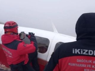Rize'ye iniş yapmak üzereyken dağlık bölgede düşen uçağa ulaşıldı