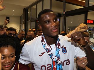 Trabzonspor'un transferde anlaştığı Onuachu şehre geldi