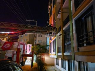 Zonguldak'ta apartman dairesinden yükselen duman paniğe neden oldu