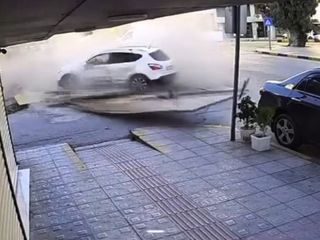 Hatay'da otomobille çarpışan cip ortalığı savaş alanına çevirdi