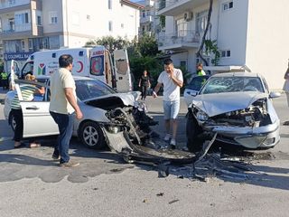Antalya'da feci kaza: 3 yaralı