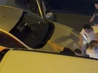 İstanbul'da tartıştığı sürücüyü iki aracın arasına alıp darbetti