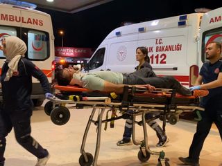 Bursa'da otomobil ile çarpışan motosiklet sürücüsü ağır yaralandı