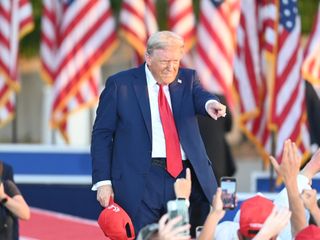 ABD Başkanı Donald Trump: İran arayıp size saldırı düzenlememiz gerek dedi