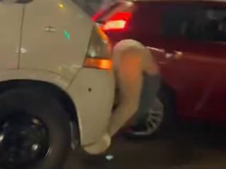 Bursa'da yol verme kavgası: Ağabeyini darbeden kişileri araçla ezmeye çalıştı
