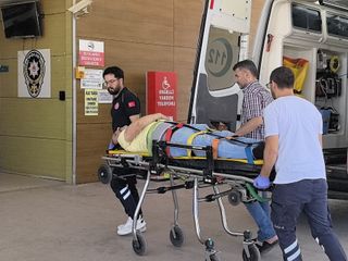 Bursa'da işçi, devrilen suntaların altında kaldı