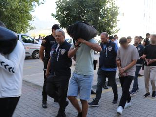 Denizli'de önce eskort, sonra avukat olduklarını söyleyerek 11 milyon dolandırdılar