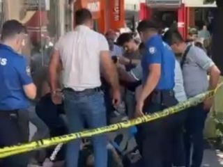 Kocaeli'de babasının kliniğinde çalışan 2 hekimi tabancayla vurdu