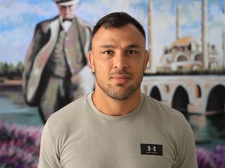Osman Aynur, dualı çayırı bırakmak istemiyor