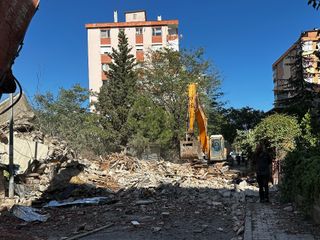 İstanbul Maltepe'de 11 katlı bina yıkım sırasında çöktü