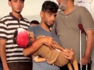 Gazze'de bir okul hedef alındı: Acılı babanın yürek burkan anları