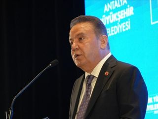 Muhittin Böcek rüşvet soruşturması kapsamında tutuklandı