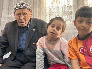 Sağlıklı beslenerek 103 yaşına bastı: Torununun torununu da gördü