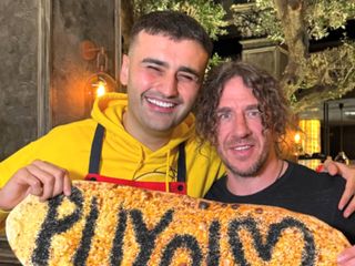 CZN Burak, Carles Puyol ile bir araya geldi