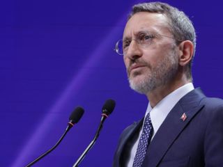 Fahrettin Altun'dan Özgür Özel'e tepki: Siyasetin değil sokak vesayetinin dili