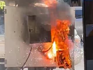 İstanbul’da elektrik panosu peş peşe patlamaların ardından alev aldı