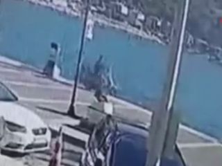 İzmir'de motosikletiyle denize uçtu